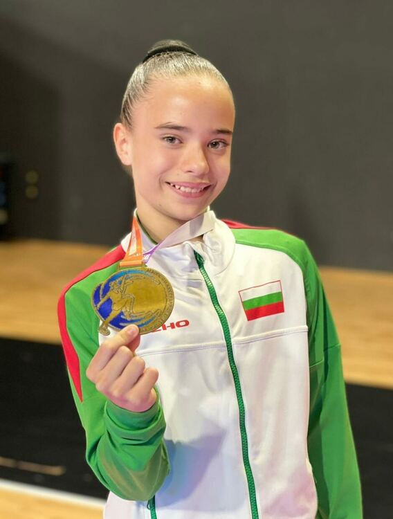 „Мега спорт“ с 5 златни и един сребърен медал от Балканските игри по аеробика в Молдова