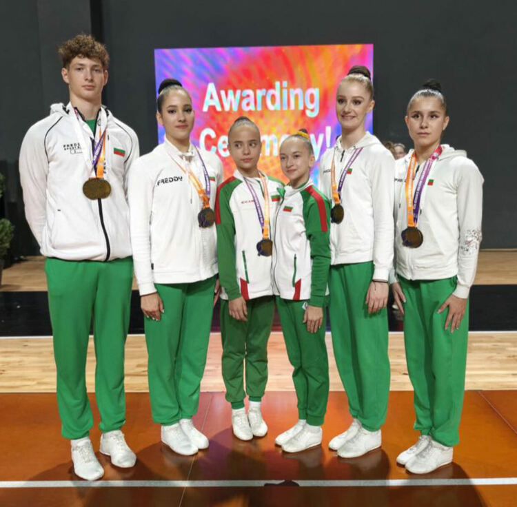 „Мега спорт“ с 5 златни и един сребърен медал от Балканските игри по аеробика в Молдова