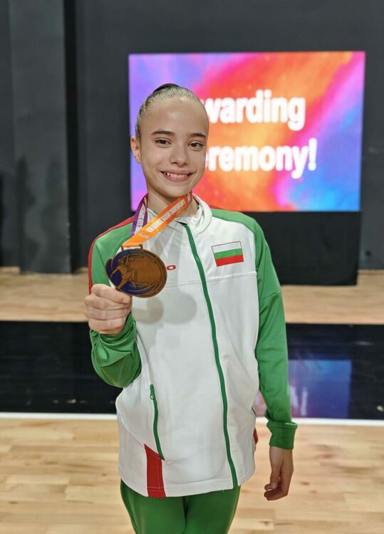 „Мега спорт“ с 5 златни и един сребърен медал от Балканските игри по аеробика в Молдова