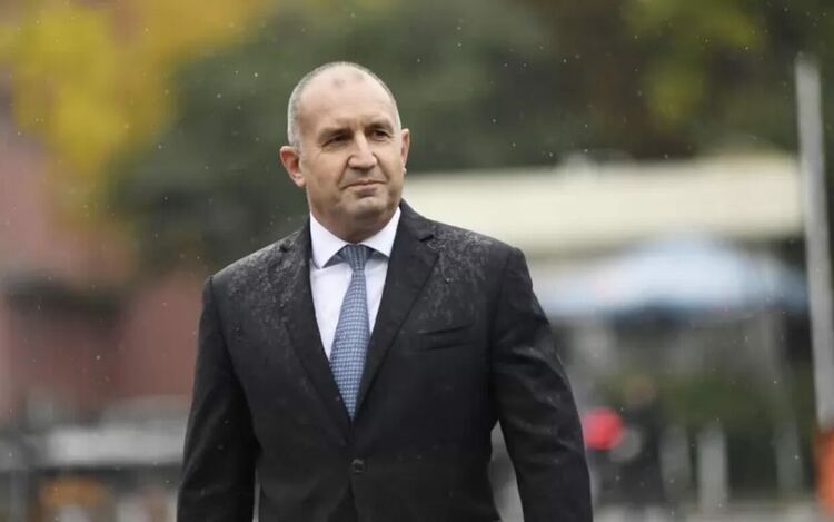 Битката за президентските коли се обърна на фарс