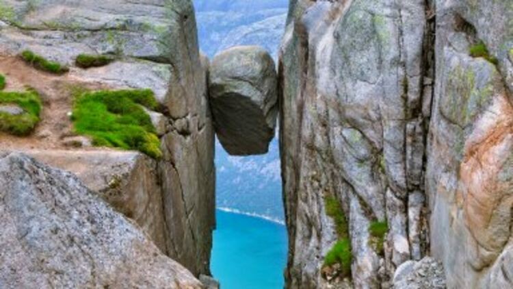 Скалата Кьерагболтен - да оцелееш на ръба 