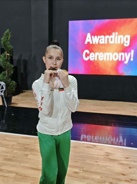 „Мега спорт“ с 5 златни и един сребърен медал от Балканските игри по аеробика в Молдова