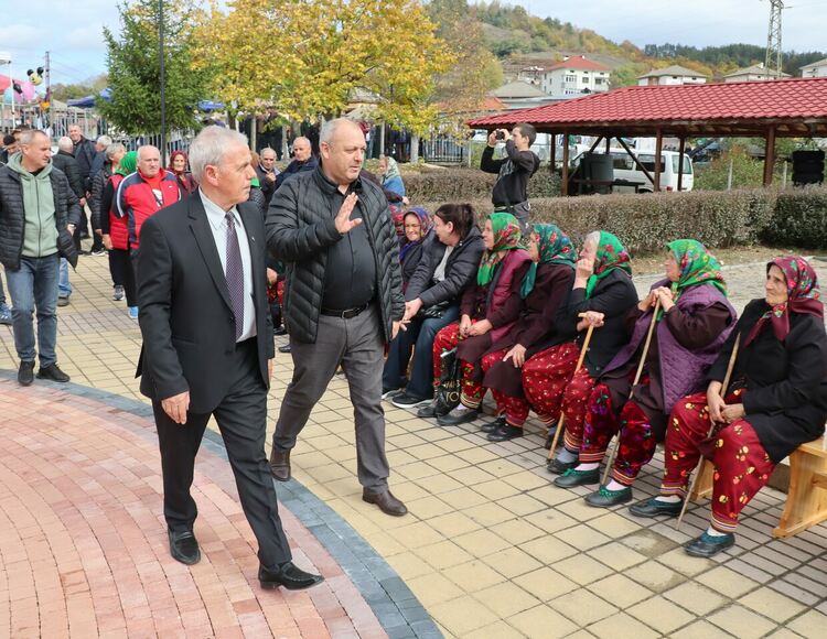 Падина отново заедно – музика, хора и родопски дух на есенния събор