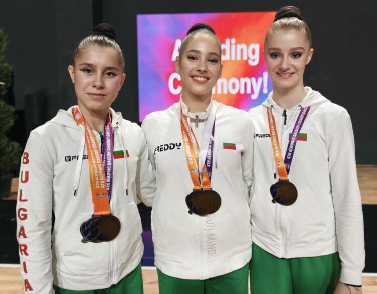 „Мега спорт“ с 5 златни и един сребърен медал от Балканските игри по аеробика в Молдова