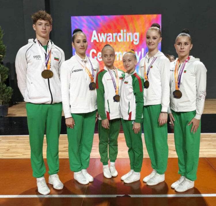 „Мега спорт“ с 5 златни и един сребърен медал от Балканските игри по аеробика в Молдова