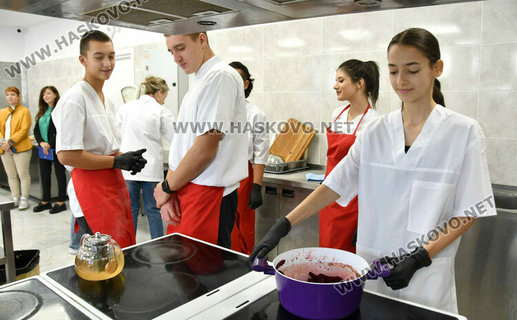 В ПГТ отбелязаха Световния ден на готвача с открит урок и „фюжън“ деликатеси 