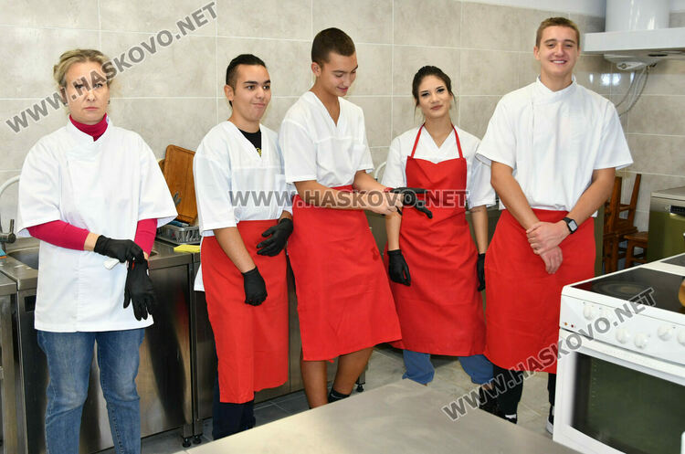 В ПГТ отбелязаха Световния ден на готвача с открит урок и „фюжън“ деликатеси 