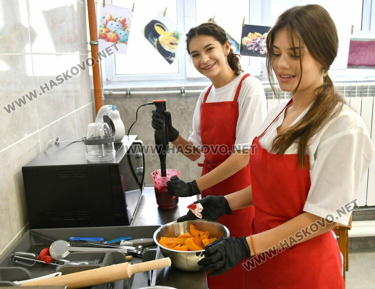 В ПГТ отбелязаха Световния ден на готвача с открит урок и „фюжън“ деликатеси 