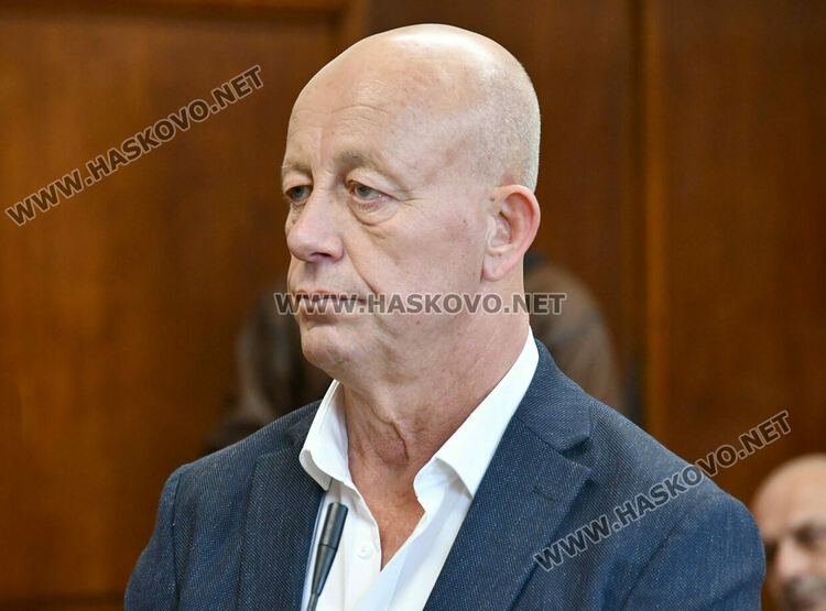 Отстраняват Мюмюн Искендер от длъжността кмет на община Минерални бани