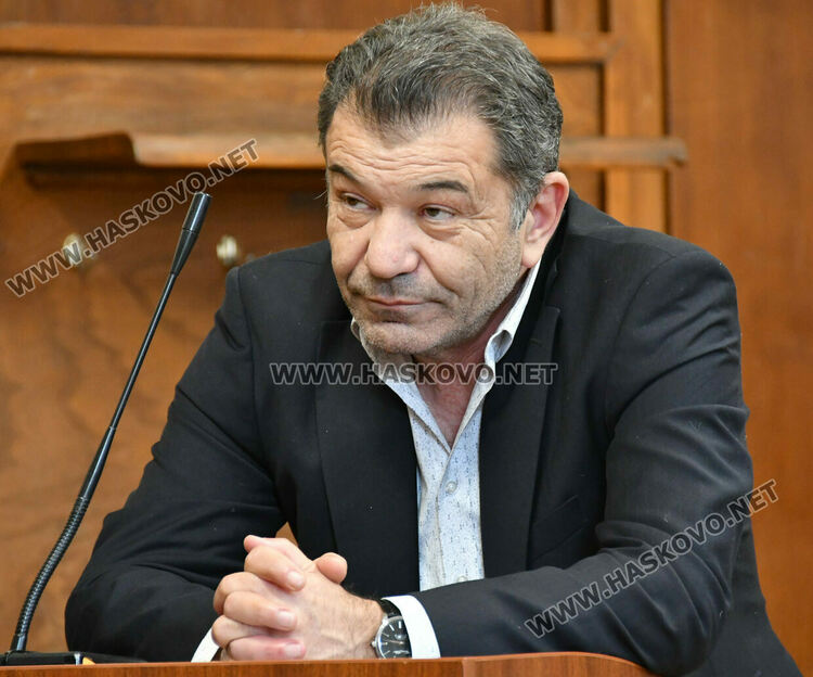 Отстраняват Мюмюн Искендер от длъжността кмет на община Минерални бани