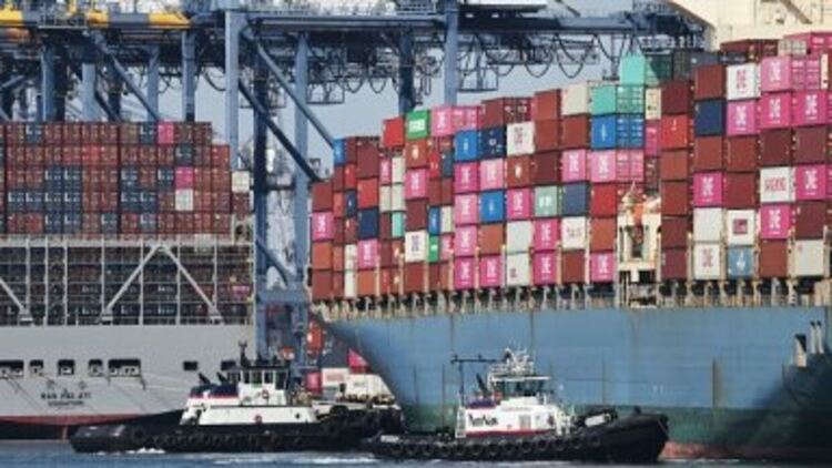 Китайските пристанища се задръстиха от търговски кораби