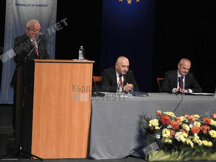 Кметът Ерол Мюмюн лично предложи Нешко Нешев за почетен гражданин на Кърджали,съветниците гласуваха единодушно