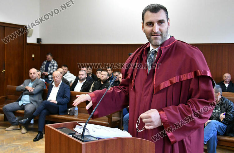 Отстраняват Мюмюн Искендер от длъжността кмет на община Минерални бани