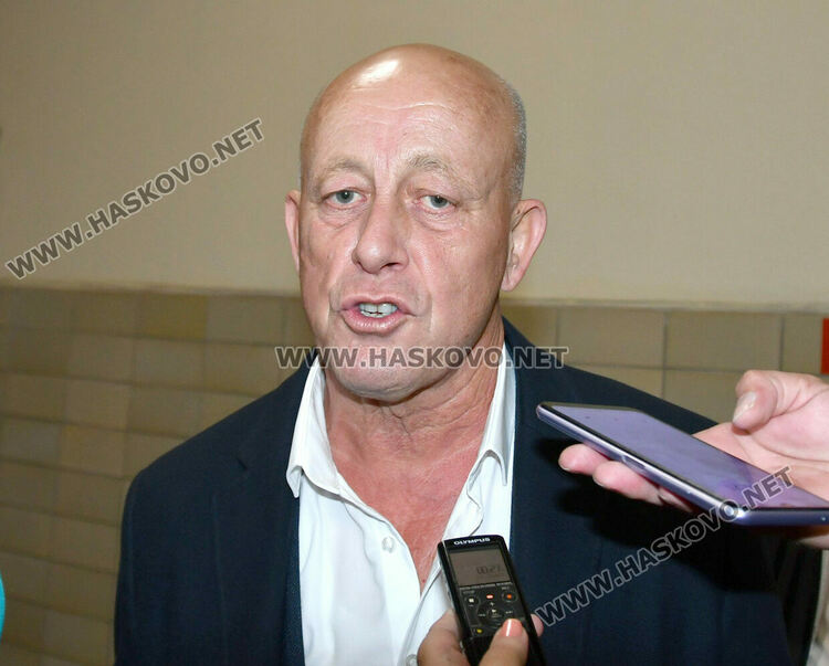 Отстраняват Мюмюн Искендер от длъжността кмет на община Минерални бани