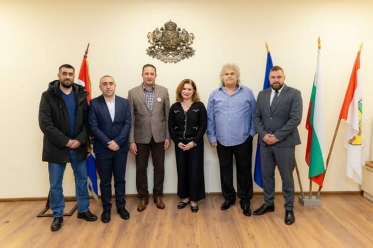 Кметът на Радомир Кирил Стоев и посланикът на Албания обсъдиха възможности за културен обмен и сътрудничество
