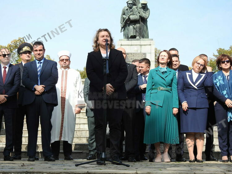 Наталия Киселова в Деня на Кърджали: Градът е пример за толерантност!/снимки/