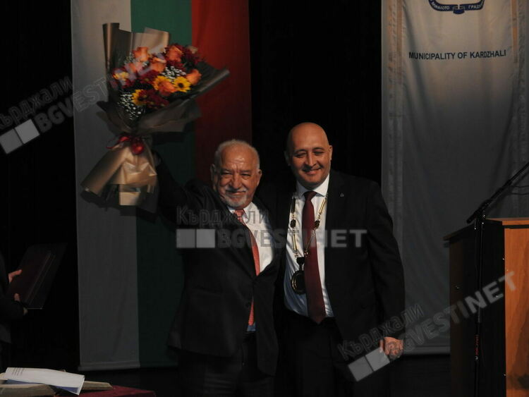 Кметът Ерол Мюмюн лично предложи Нешко Нешев за почетен гражданин на Кърджали,съветниците гласуваха единодушно