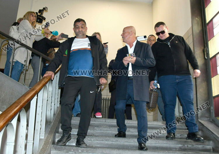 Отстраняват Мюмюн Искендер от длъжността кмет на община Минерални бани