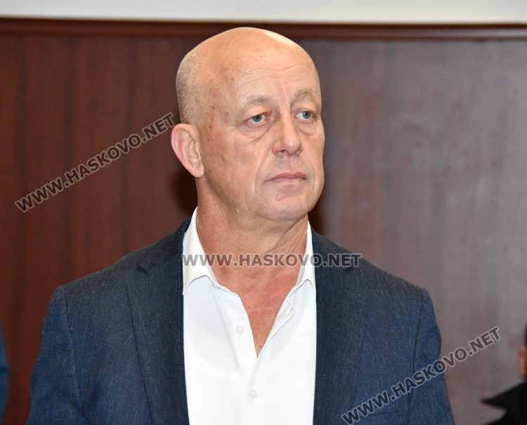 Отстраняват Мюмюн Искендер от длъжността кмет на община Минерални бани