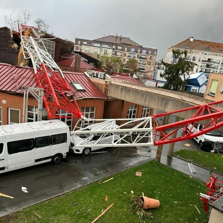 Торнадо удари Париж причинявайки смърт и разрушения