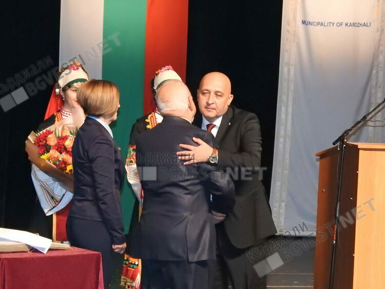 Кметът Ерол Мюмюн лично предложи Нешко Нешев за почетен гражданин на Кърджали,съветниците гласуваха единодушно