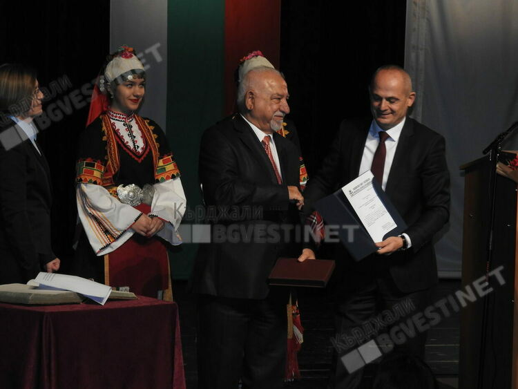 Кметът Ерол Мюмюн лично предложи Нешко Нешев за почетен гражданин на Кърджали,съветниците гласуваха единодушно