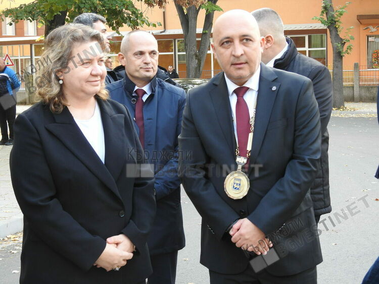 Председателката на Народното събрание доц.Наталия Киселова почете паметта на ген.Делов