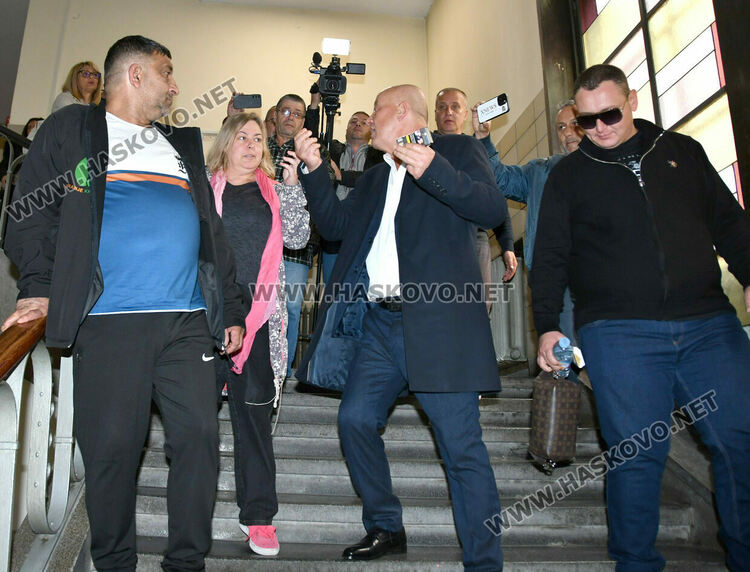 Отстраняват Мюмюн Искендер от длъжността кмет на община Минерални бани