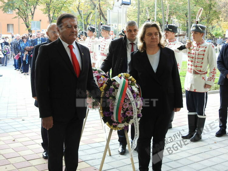 Председателката на Народното събрание доц.Наталия Киселова почете паметта на ген.Делов