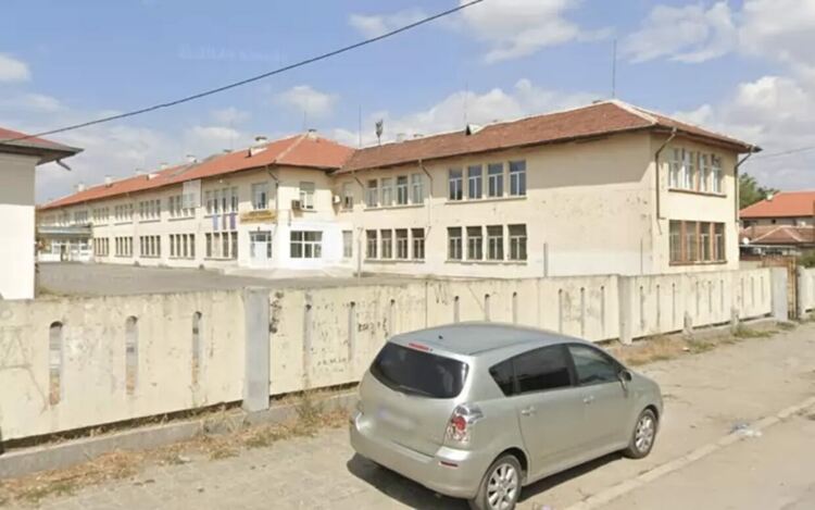 12-годишен е намушкан с нож в училище в София