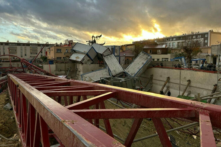 Торнадо удари Париж причинявайки смърт и разрушения