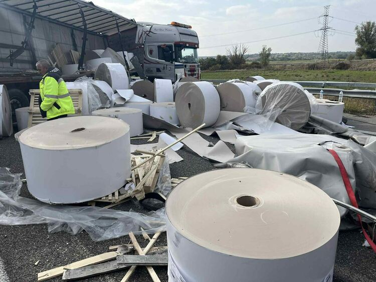 Камион катастрофира на магистрала “Марица” и образува километрична на опашка