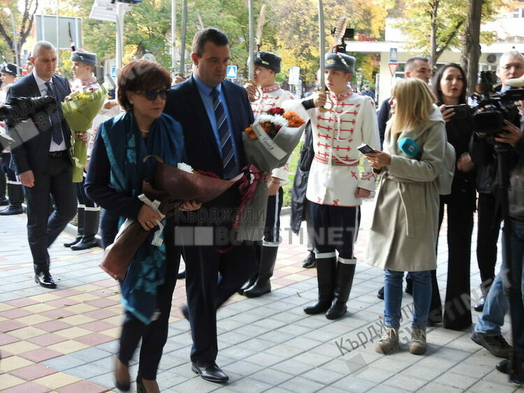 Председателката на Народното събрание доц.Наталия Киселова почете паметта на ген.Делов