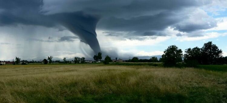 Торнадо взе жертва във Франция