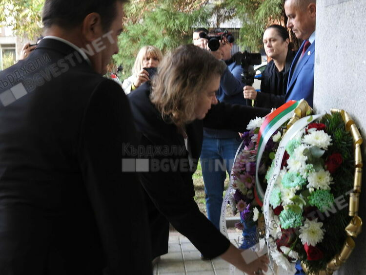 Председателката на Народното събрание доц.Наталия Киселова почете паметта на ген.Делов