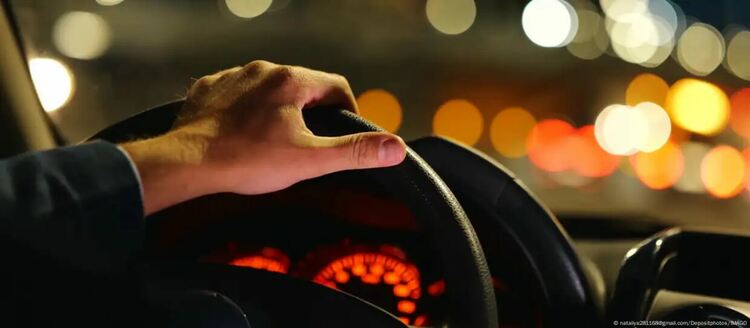 Пробен период от две години за начинаещи шофьори и възможност за придружено шофиране за 17-годишни навсякъде в ЕС - две от новите изисквания за шофьорските книжки