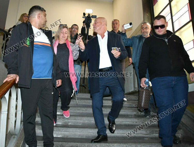 Отстраняват Мюмюн Искендер от длъжността кмет на община Минерални бани