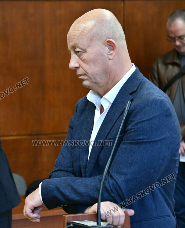 Отстраняват Мюмюн Искендер от длъжността кмет на община Минерални бани