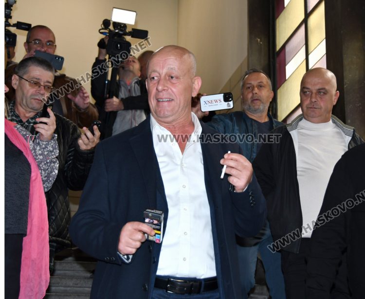 Отстраняват Мюмюн Искендер от длъжността кмет на община Минерални бани