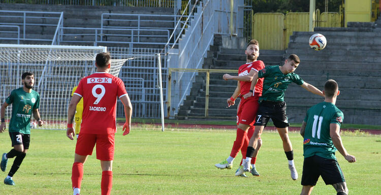 „Нефтохимик“ с минимална победа над десетима от „Хасково“