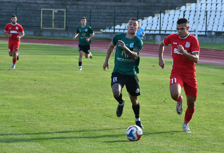 „Нефтохимик“ с минимална победа над десетима от „Хасково“