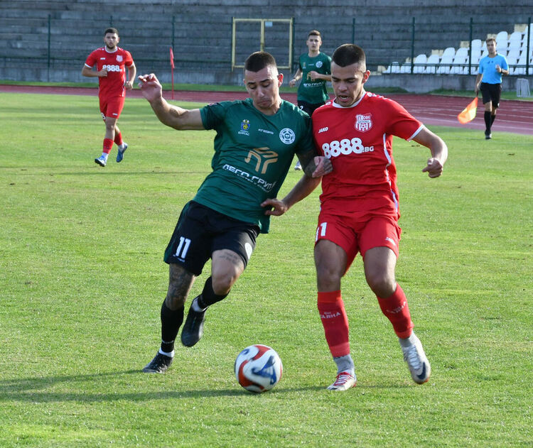 „Нефтохимик“ с минимална победа над десетима от „Хасково“