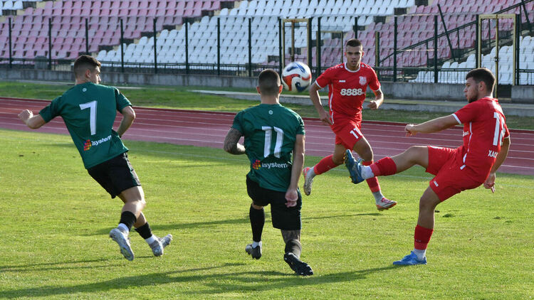 „Нефтохимик“ с минимална победа над десетима от „Хасково“