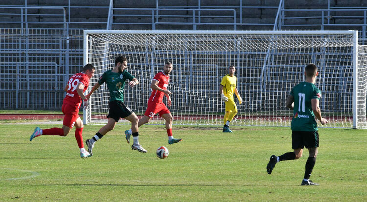 „Нефтохимик“ с минимална победа над десетима от „Хасково“