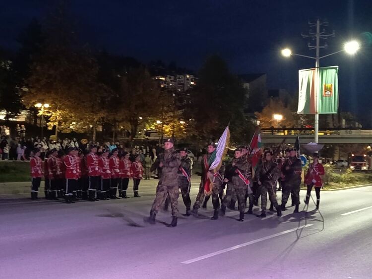 Смолян отбеляза 113 години от Освобождението на Родопите с тържествена заря-проверка