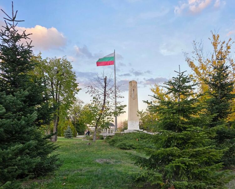 Променлива облачност, но по-топло в сряда