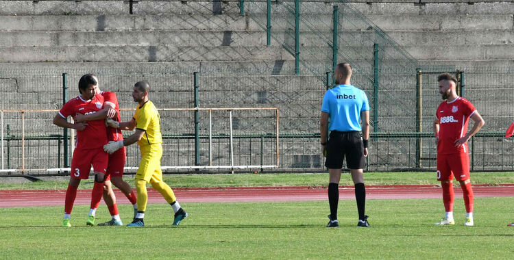 „Нефтохимик“ с минимална победа над десетима от „Хасково“