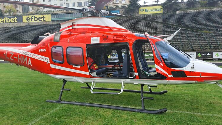 Хеликоптер на Спешна помощ транспортира тежко пострадал мъж от Барутин след трудов инцидент