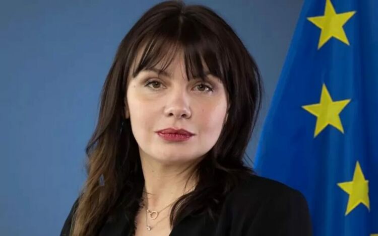 Теодора Георгиева хвърли доста обвинения в публичното пространство, но след това спря да говори.