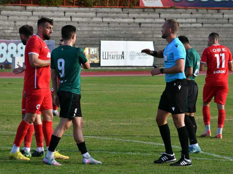 „Нефтохимик“ с минимална победа над десетима от „Хасково“